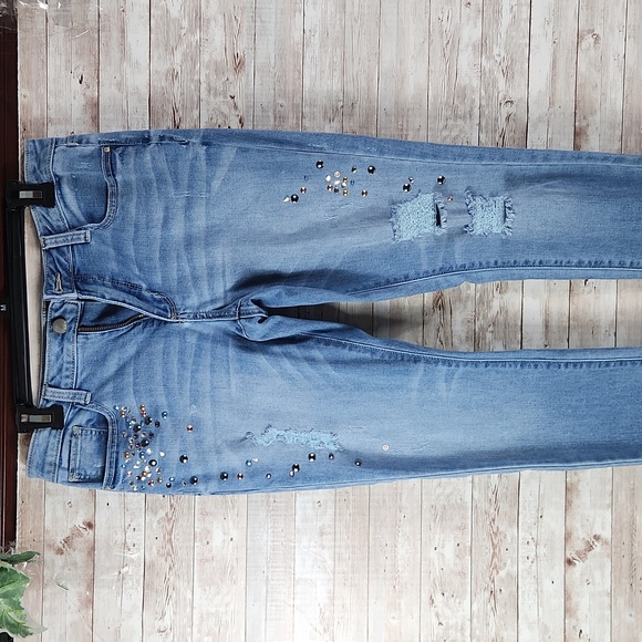 a.n.a Denim - a.n.a Jeans, Women's Size 10 Skinny beaded Mid Rise light wash, distressed